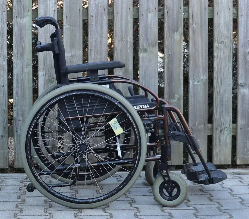 036-Mechanický invalidní vozík Meyra.