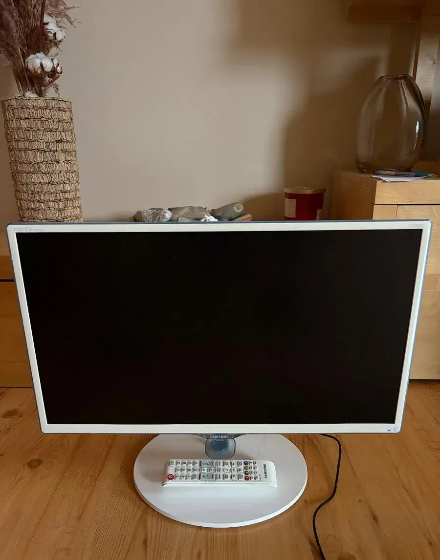 Bílý 24" Full HD Monitor - TV Samsung T24D390