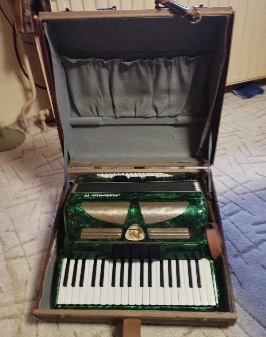 Tahací harmonika MelodiaIV Lignatone