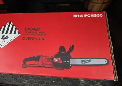 NOVÁ Aku řetězová pila Milwaukee M18 FCHS35