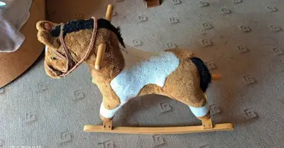 Houpací kůň se zvukem řehtání