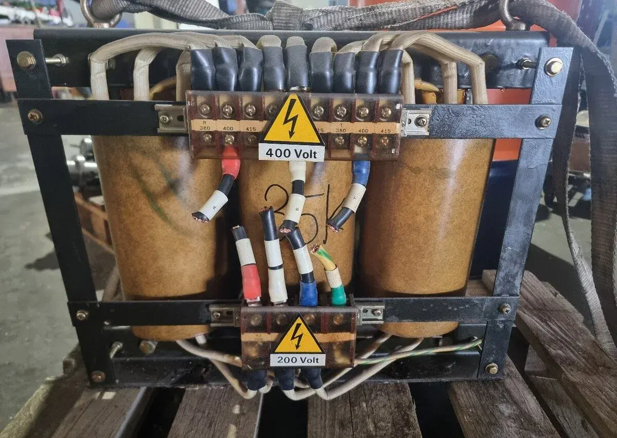 Trafo 35kVA, 101A, 400 - 200V