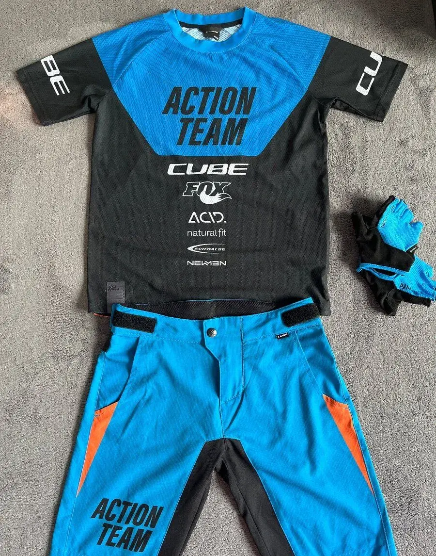Dres, kraťasy a rukavice CUBE ACTION TEAM