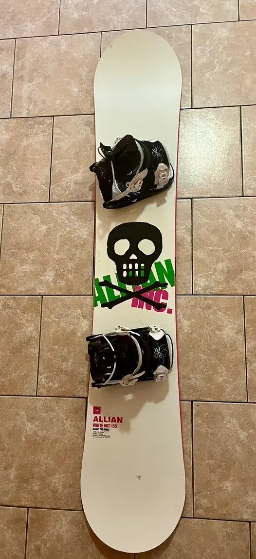 Snowboard Allian s vázáním Flow, délka 155