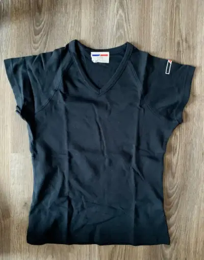 Nové dámské tmavě modré triko s krátkým rukávem do V