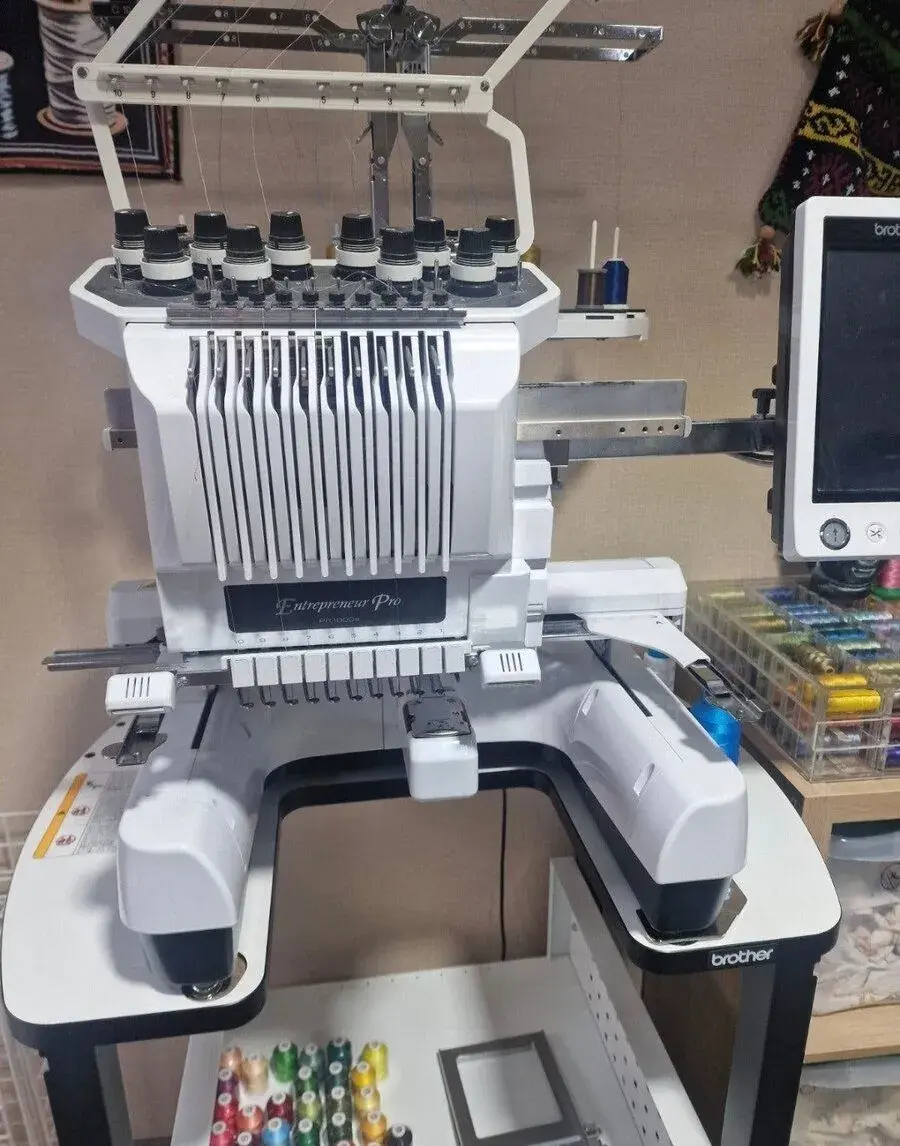 Servisní technik vyšívací stroje Brother PR, VR