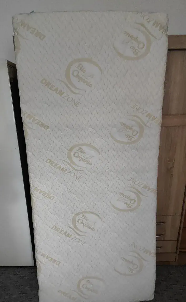 Zdravotní matrace DREAMZONE 90x200 cm + lůžko
