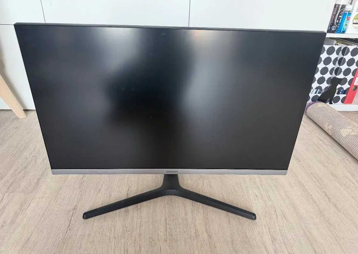 28” 4K monitor Samsung U28R550UQR