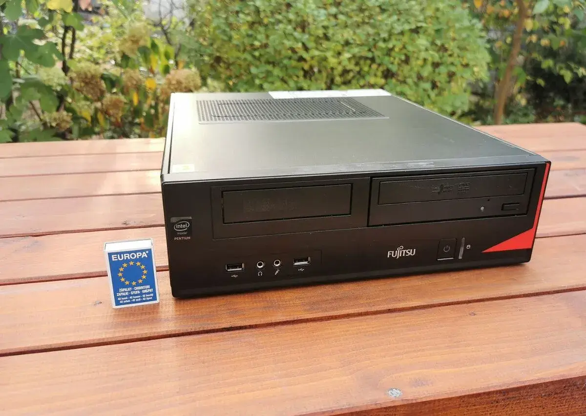 Desktop Fujitsu - i7 4790, 16GB RAM, 256GB SSD, OS, ZÁRUKA
