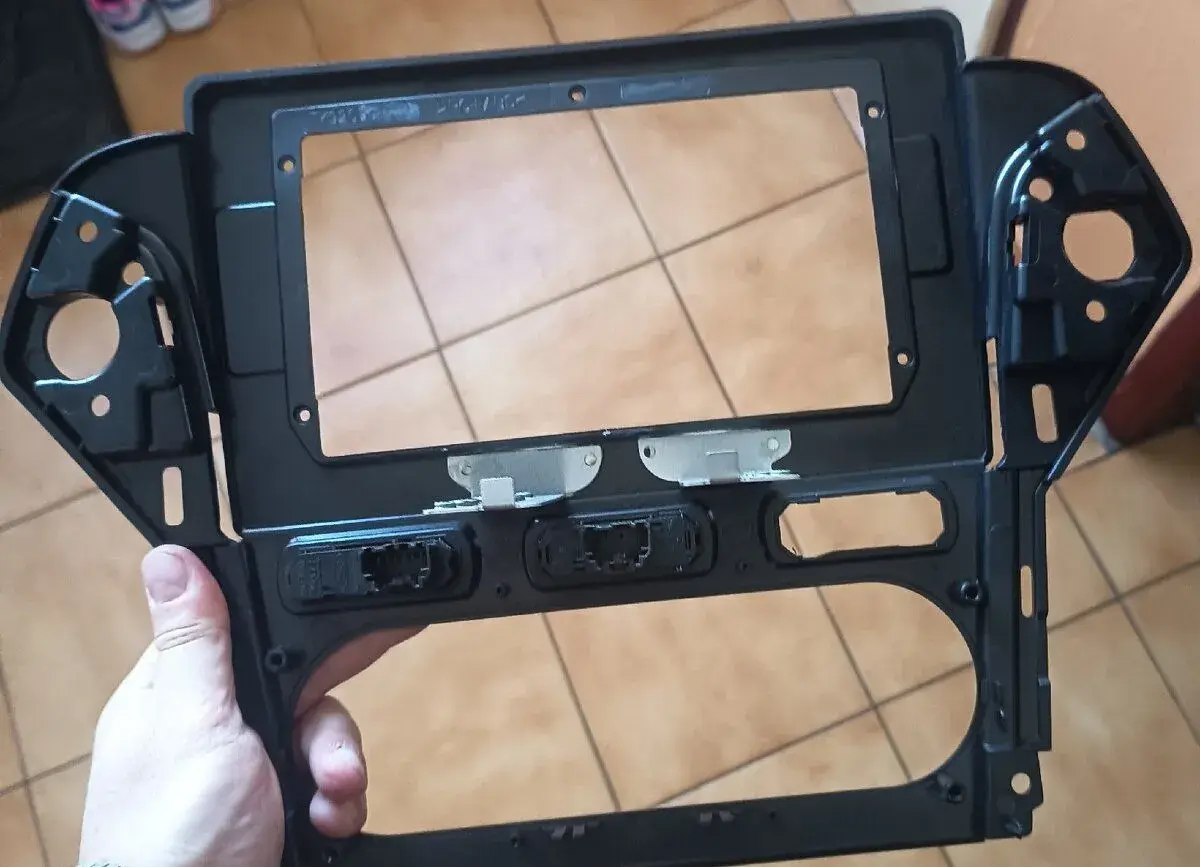 Rámeček pro 10,1" autorádio Ford Mondeo