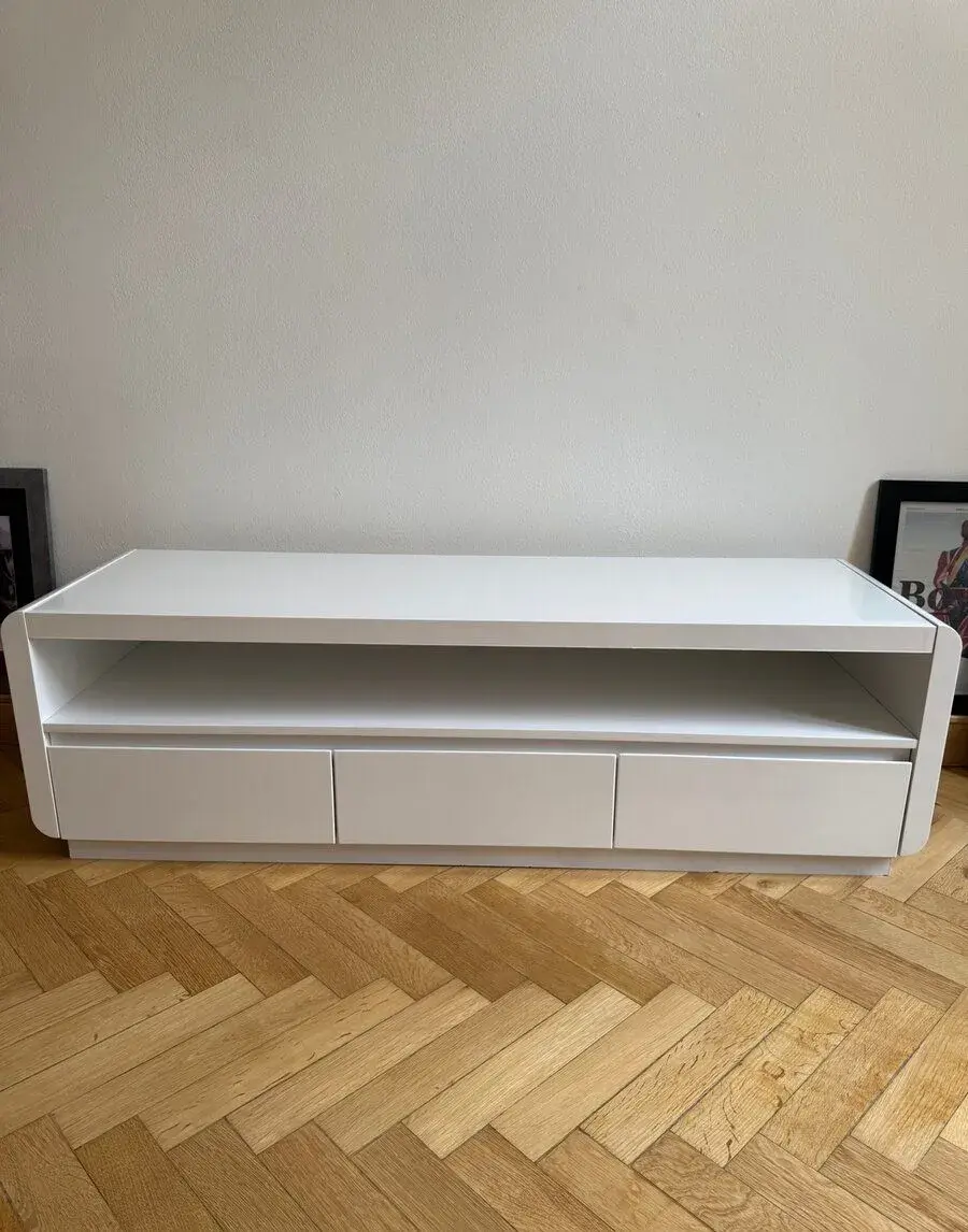 TV komoda vysoký lesk