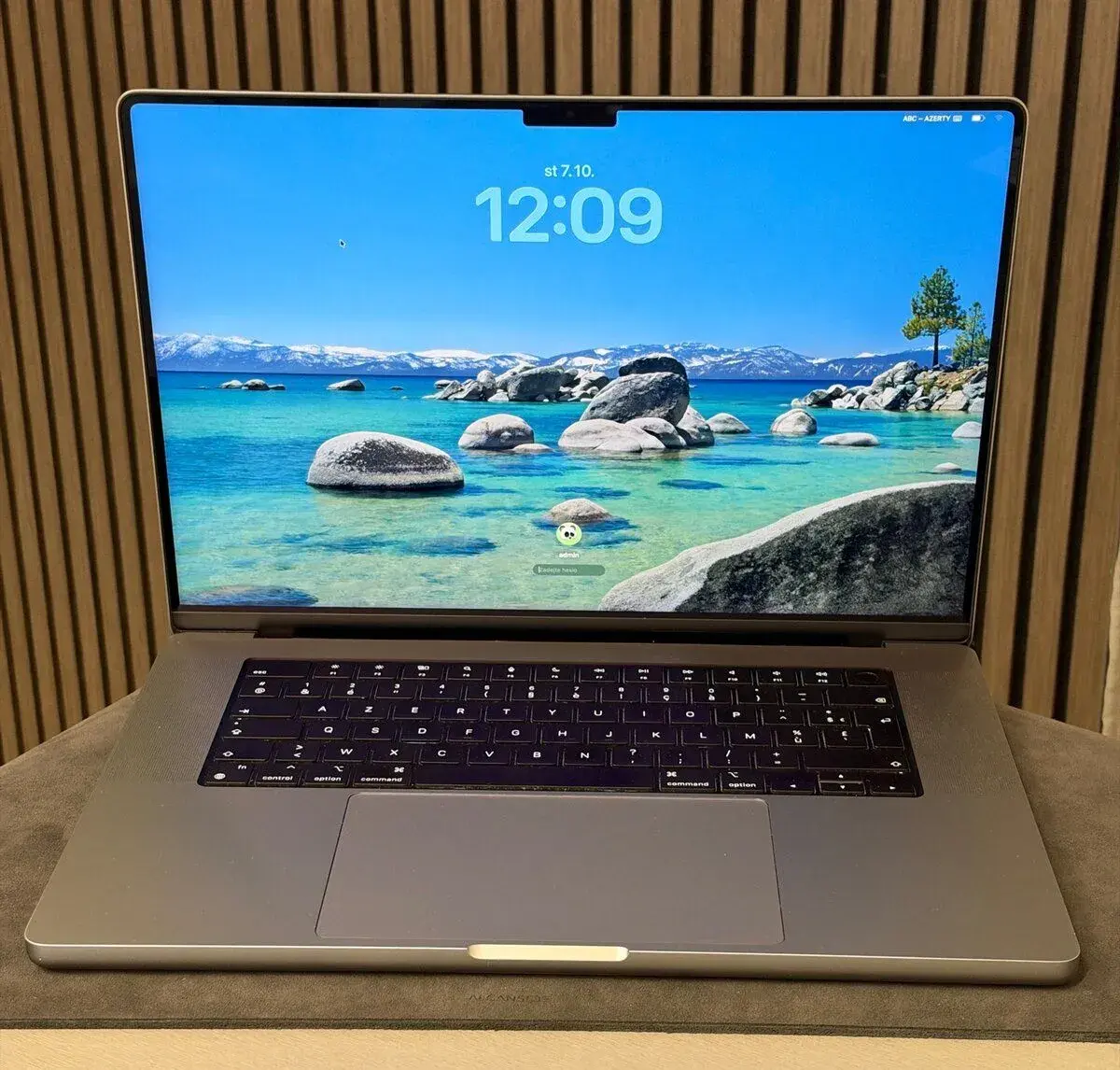 MacBook Pro 16” M2 Pro (2023) 16GB/512GB, rok záruka
