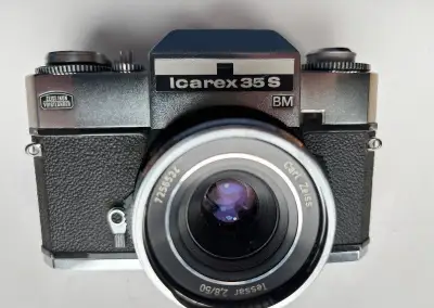 Icarex 35 S ( BM) s objektivem Carl Zeiss Tessar 2,8/50