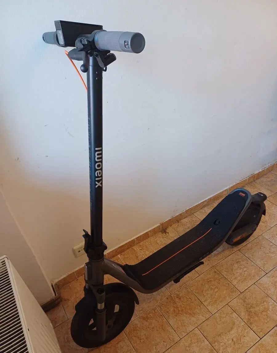 Zánovní Xiaomi Electric Scooter 6 – najeto 5 km - do 120 kg