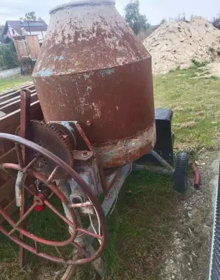 Velkou a bytelnou míchačku