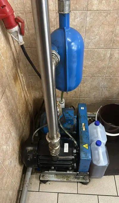 Vývěva DVL, podstavec a elektromotor