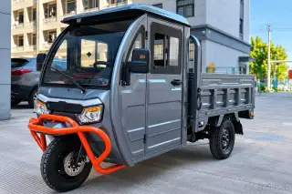 Elektrická nákladní tříkolka s kabinou – 2000 W / 72 V