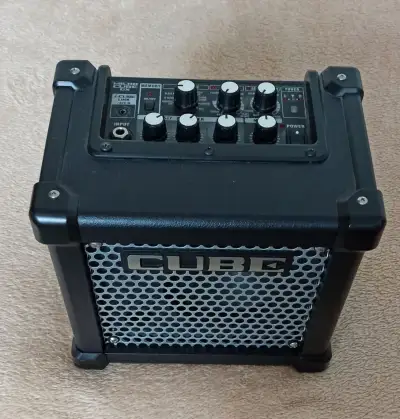 Roland MICRO CUBE GX.