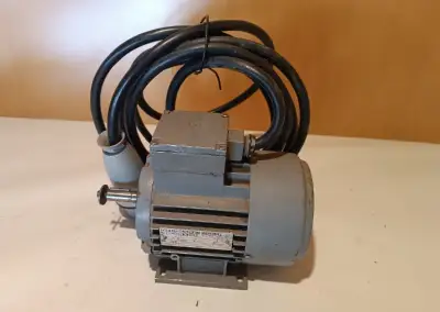 Třífázový elektromotor MEZ Mohelnice 4AP 71-6s – 180W