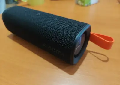 Přenosný reproduktor bluetooth