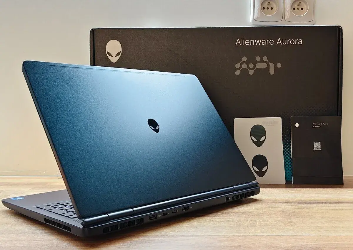 ALIENWARE 16 AURORA_CORE 7 240H_32GB_1TB_RTX 5060 8GB