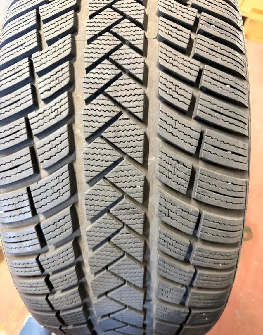 Zimní pneu Pro 255/35 R 21 98Y