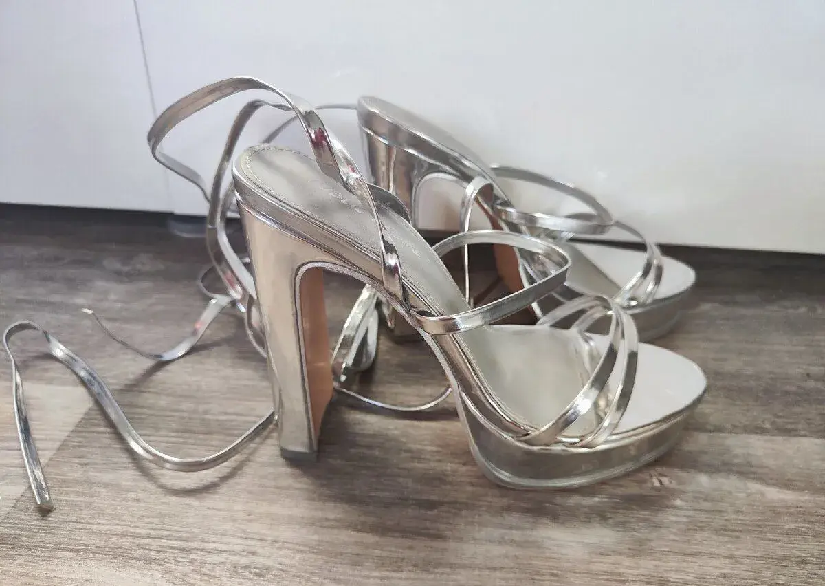 Stříbrné botičky public desire 38