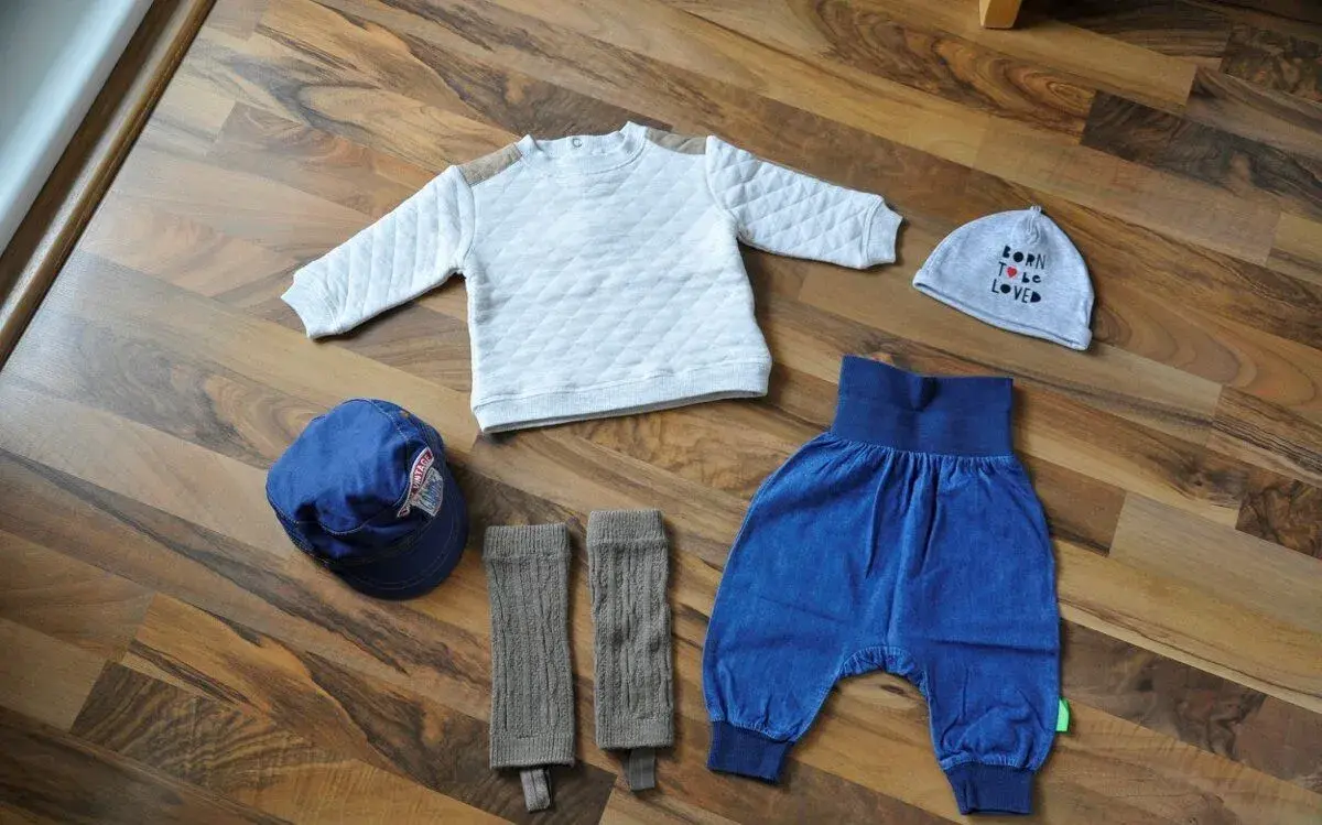 set oblečení, vhodný na chlapečka i holčičku vel. 3-6 m