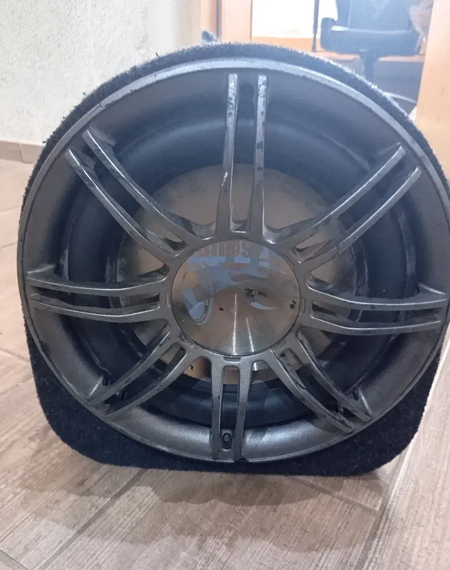 Subwoofer do auta