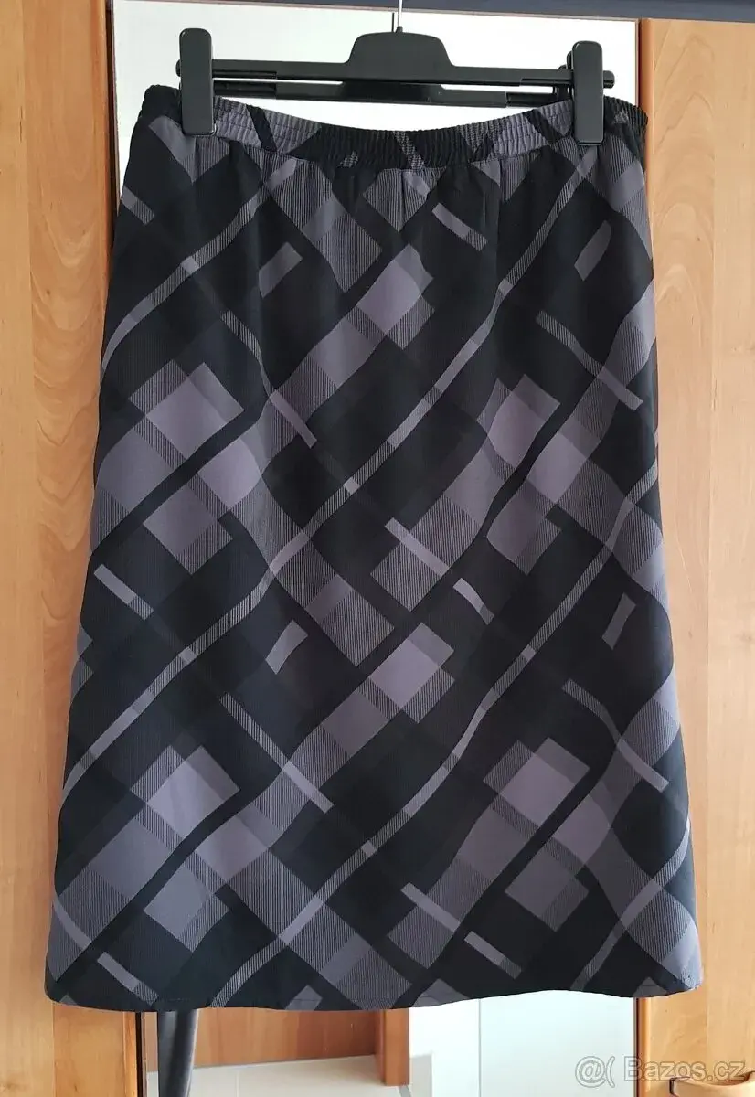 Dámská sukně - tmavší - vzor pruhy do kostky