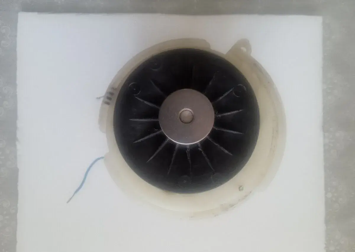 Elektromotor ze sekačky trávy zn.Bosch