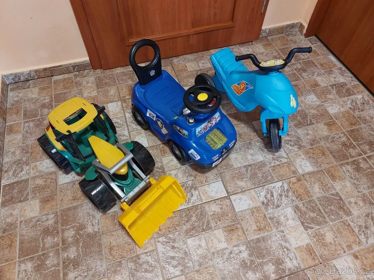 Sada odrážedel a hraček - 3 KUSY