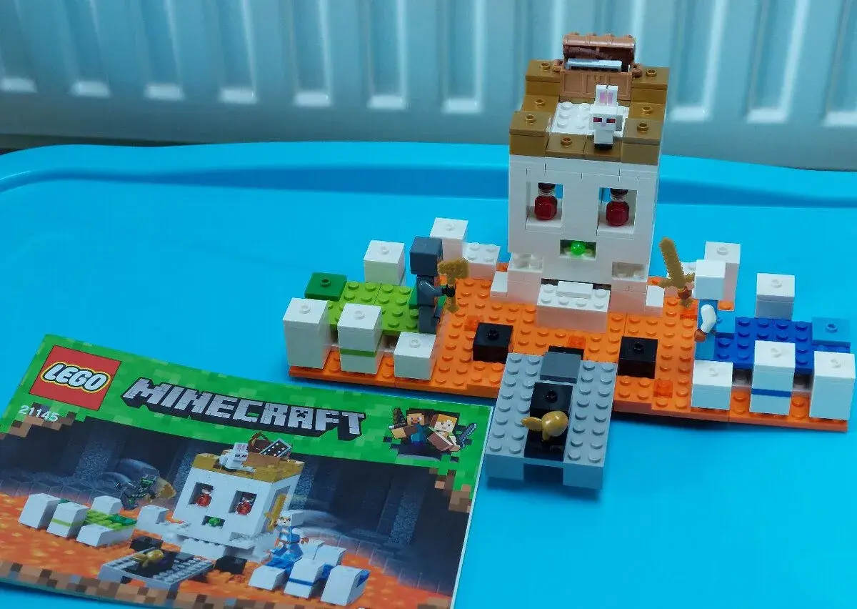 Lego Minecraft 21145