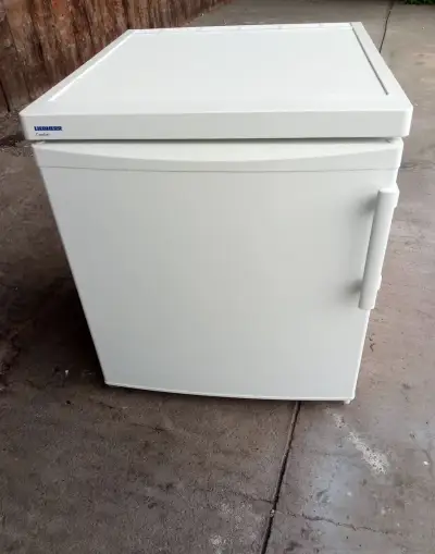 Lednička Liebherr menší (perfektní stav ) ( jako NOVÁ)