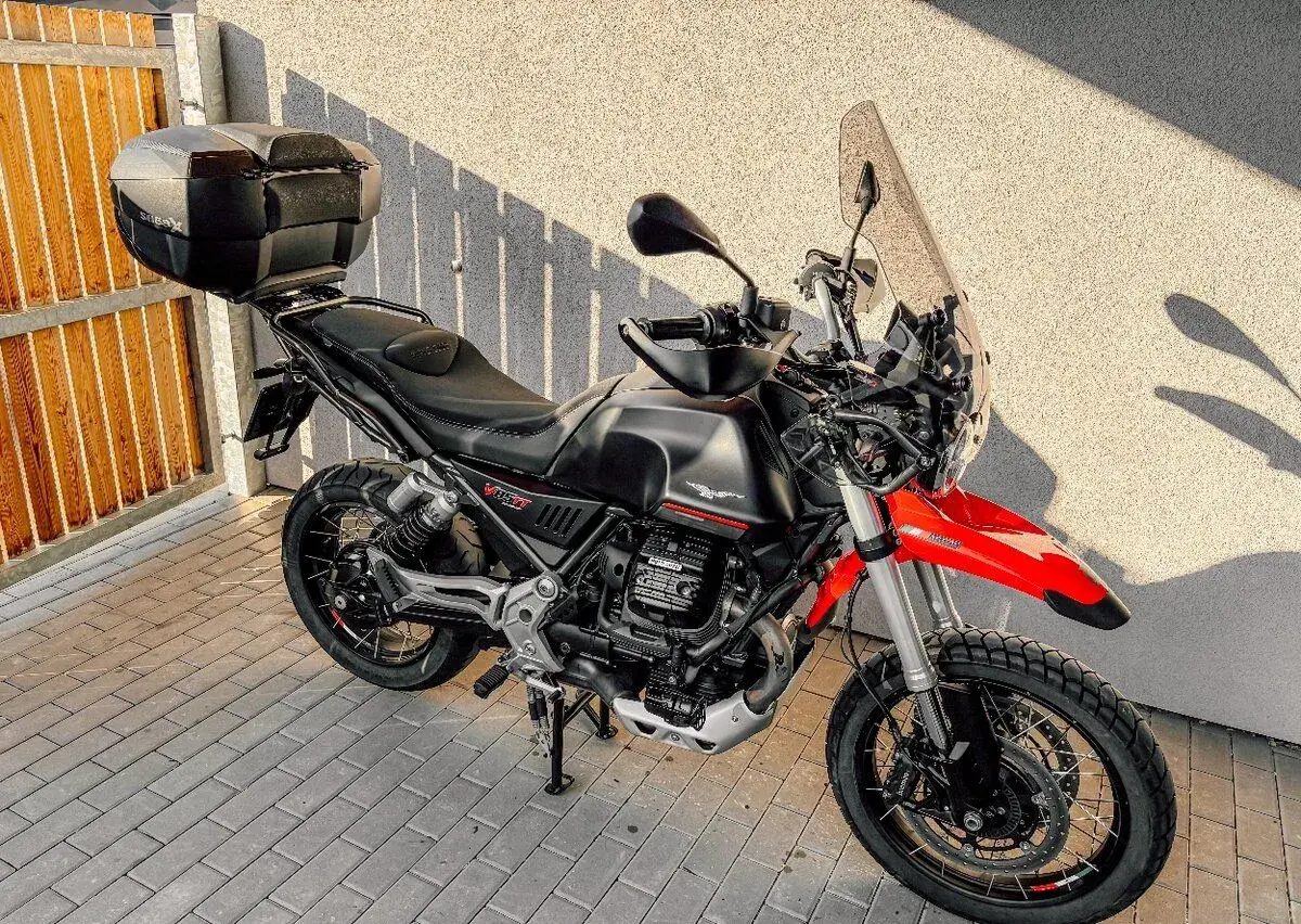 Moto Guzzi V85TT Special edition