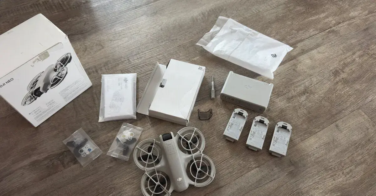 DJI Neo – stav, v záruce DJI do 05/2027 + 3x baterie, na