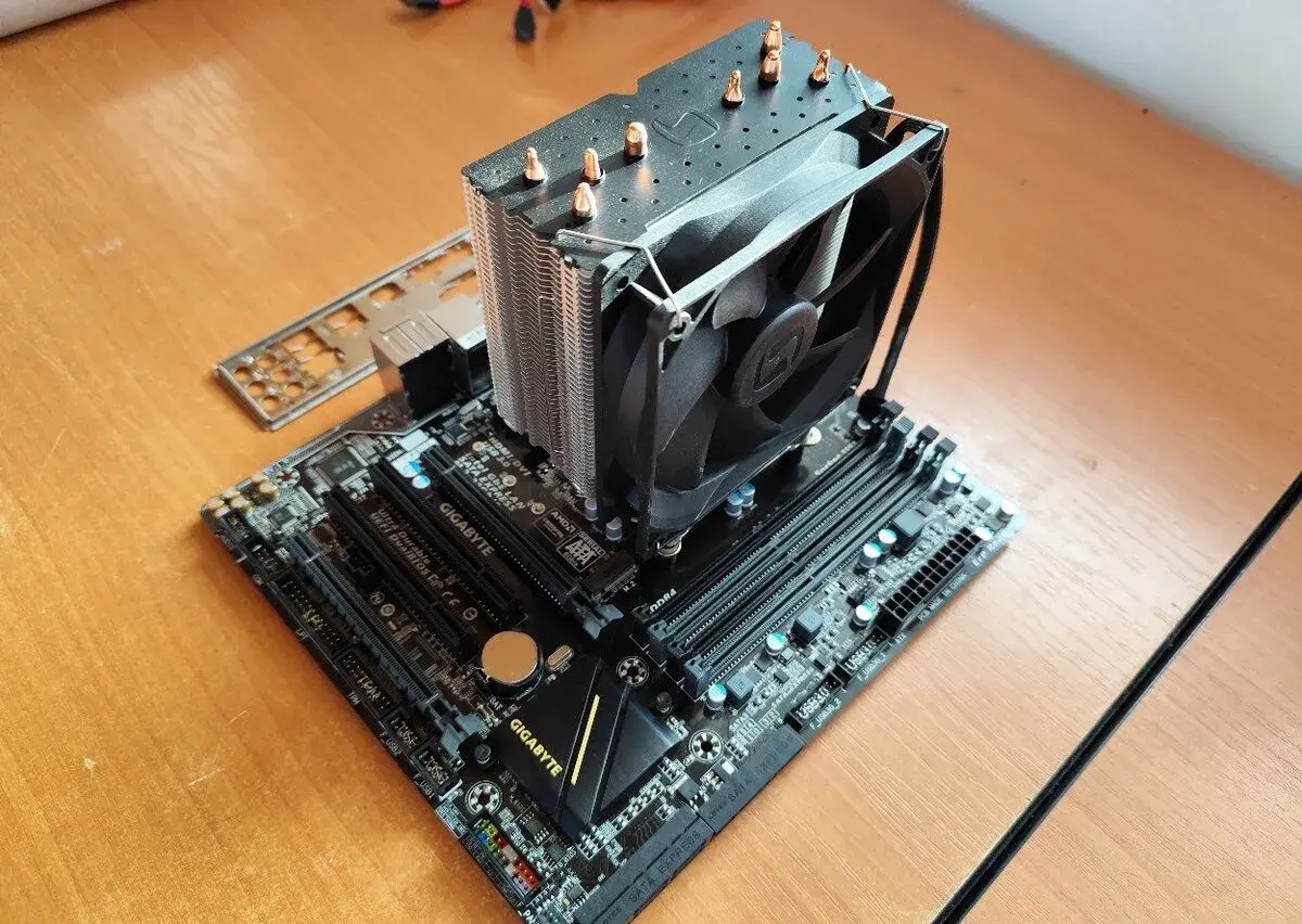 Gigabyte H170M-D3H + i7-6700K + chladič