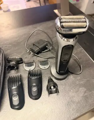 Braun Series 7 + zastřihovač Braun s příslušenstvím