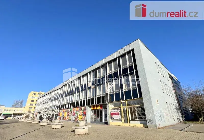 K pronájmu, komerční prostory s kancelářemi, Dům služeb Šuma
