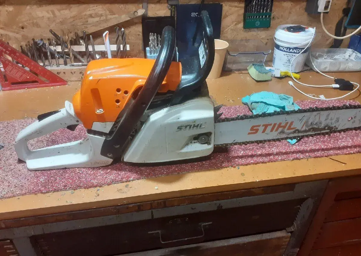 Motorovou pilu stihl251