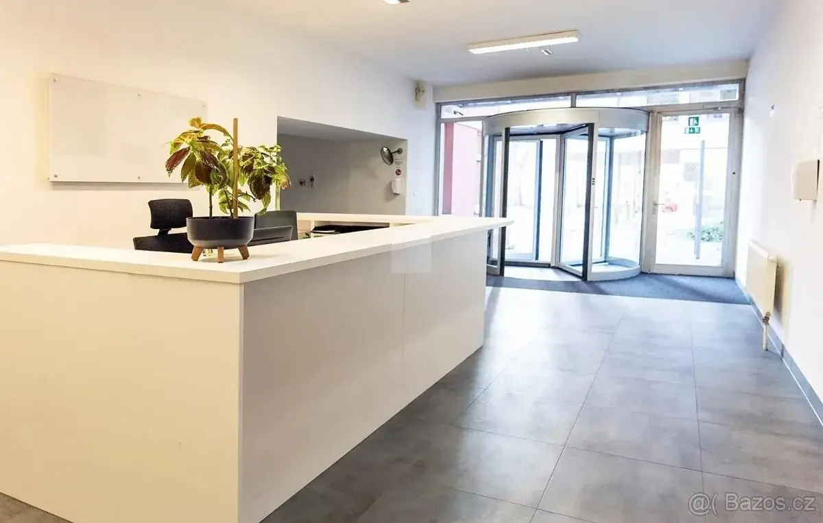 Pronájem kanceláře 18m² Praha Smíchov | BEZ PROVIZE