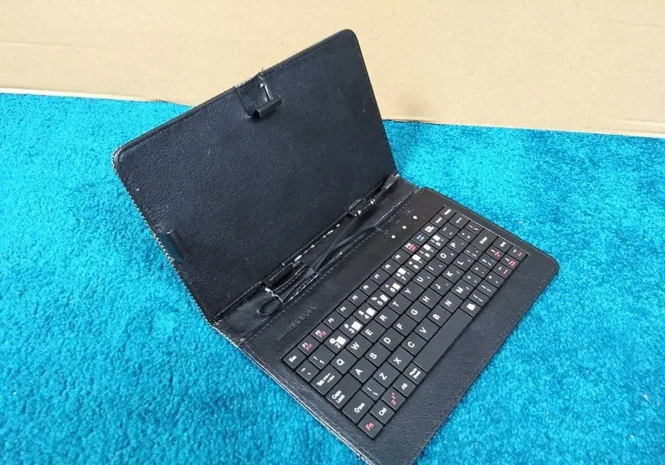 Klávesnice k mobilu nebo tabletu