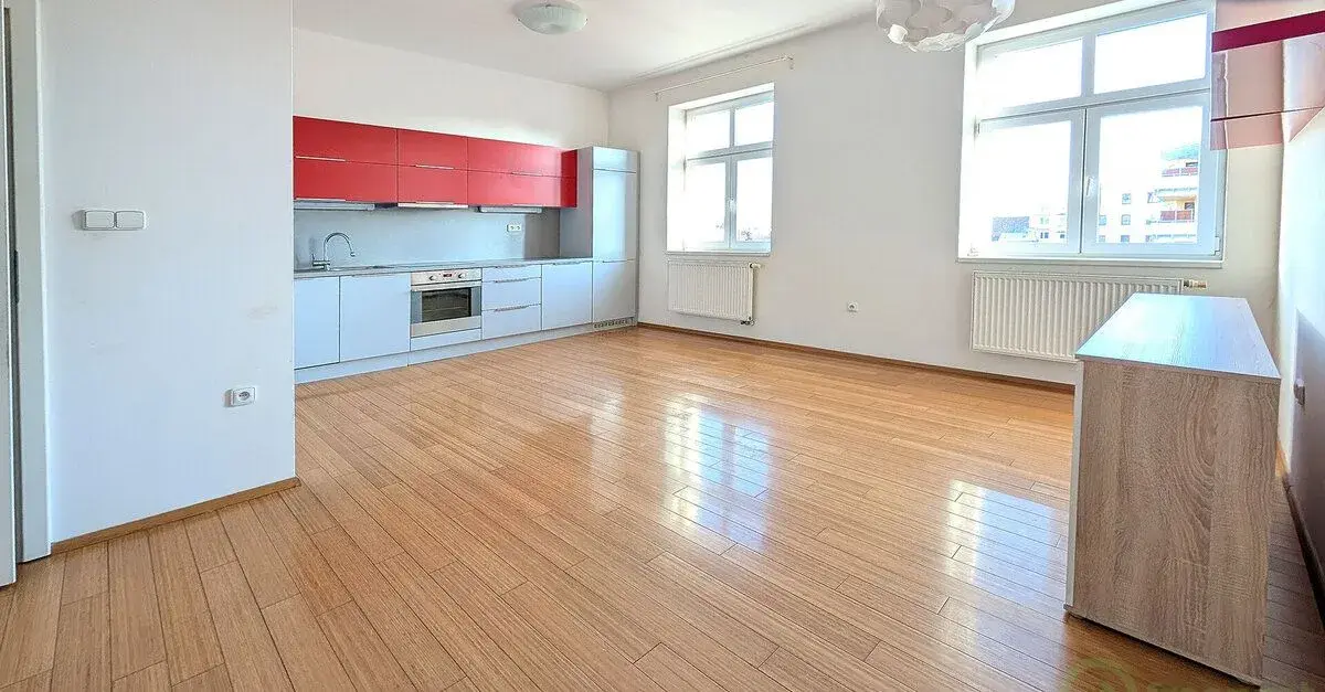 Pronájem 2+kk ve zděném domě, 54m2, Pardubice