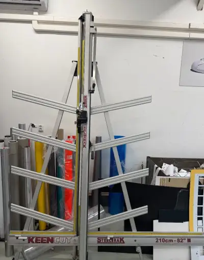 Řezačka desek KEENCUT SteelTraK 210