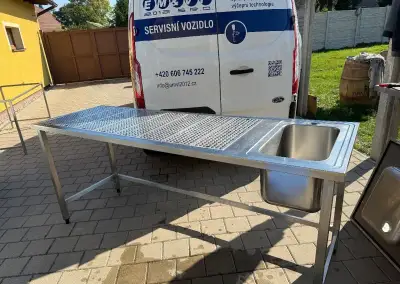 Nerezový výčepní stůl s odkapovým prostorem 220x70x90
