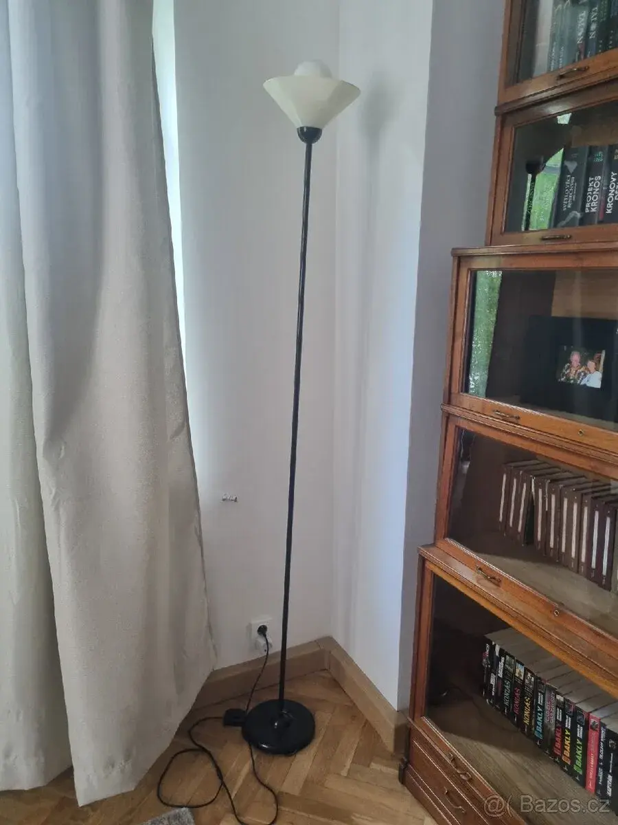 Lampa s plastovým lustrem