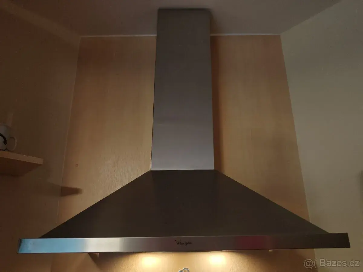 Komínová nástěnná digestoř Whirlpool