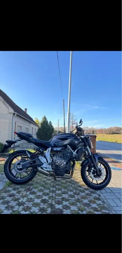 YAMAHA MT07 2015