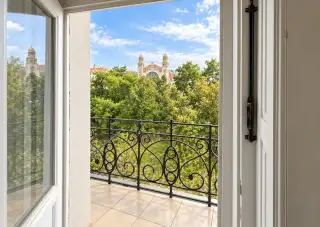 Pronájem světlé kanceláře s balkonem Opletalova Praha 1 26m2