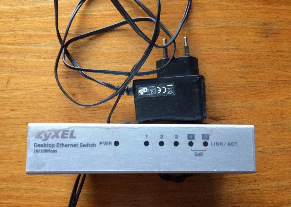 Nepoužitý switch Zyxel ES-105A